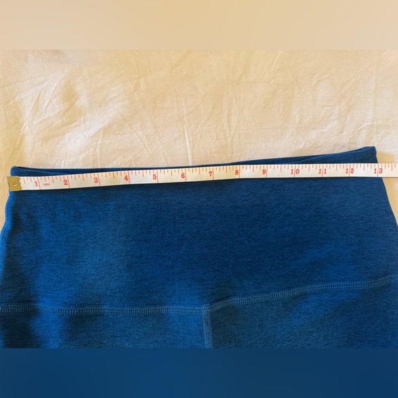 Beyond Yoga blue spacedye midi 7/8 leggings size Large - Picture 3 of 6